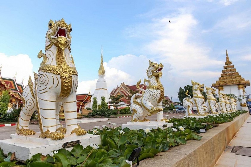 เช่าเหมารถเที่ยวสกลนคร-พระธาตุเชิงชุม