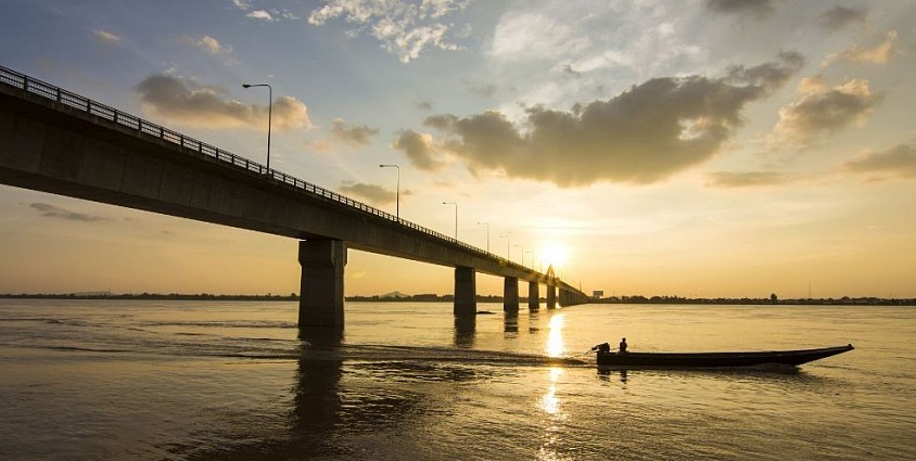 บริการแท็กซี่สะพานมิตรภาพไทยลาว